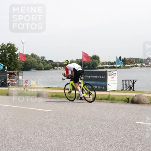 21.06.2025 - 27. Vierlanden-Triathlon H.Heesch http://msf.ph/oto/7998574 15.06.2025 11:37:05 Radfahren 125 meine-sportfotos.de