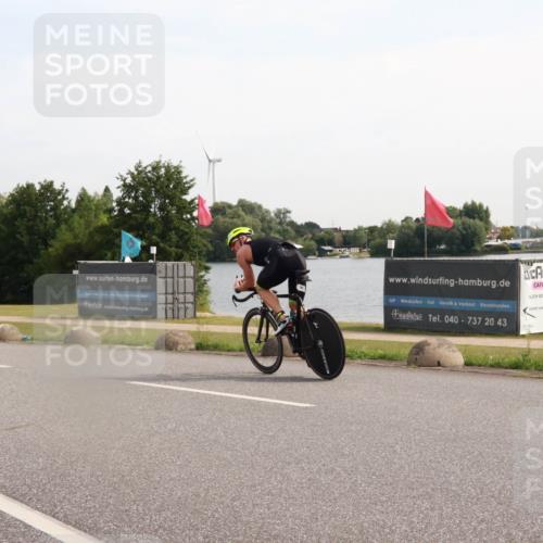 15.06.2025 - 27. Vierlanden-Triathlon H.Heesch http://msf.ph/oto/7998583 15.06.2025 09:52:07 Radfahren 129, 181 meine-sportfotos.de