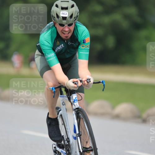 21.06.2025 - 27. Vierlanden-Triathlon H.Heesch http://msf.ph/oto/7998587 15.06.2025 12:29:08 Radfahren 963 meine-sportfotos.de