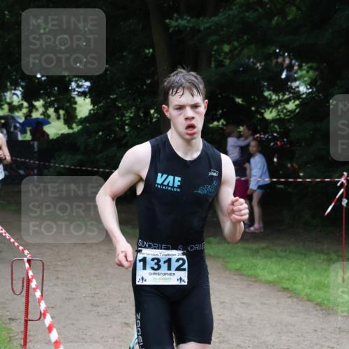 21.06.2025 - 27. Vierlanden-Triathlon Lena Gebhardt http://msf.ph/oto/7998601 15.06.2025 13:57:03 Laufen 202, 1312 meine-sportfotos.de