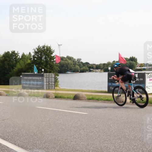 15.06.2025 - 27. Vierlanden-Triathlon H.Heesch http://msf.ph/oto/7998609 15.06.2025 09:52:20 Radfahren 214, 226 meine-sportfotos.de