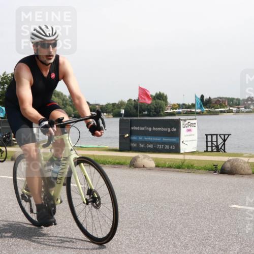 21.06.2025 - 27. Vierlanden-Triathlon H.Heesch http://msf.ph/oto/7998612 15.06.2025 11:37:05 Radfahren 125 meine-sportfotos.de