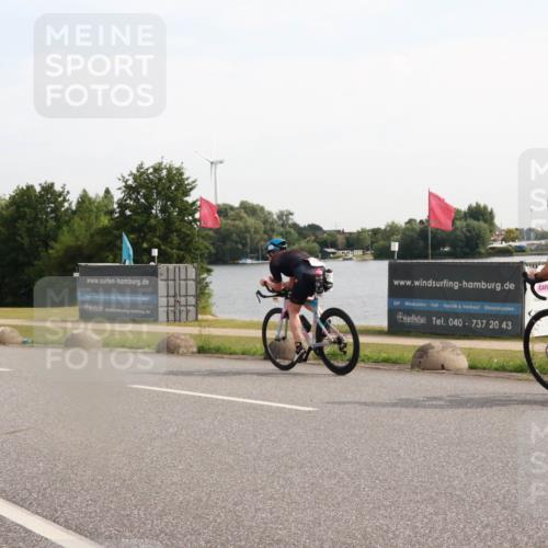 15.06.2025 - 27. Vierlanden-Triathlon H.Heesch http://msf.ph/oto/7998616 15.06.2025 09:52:20 Radfahren 214, 226 meine-sportfotos.de