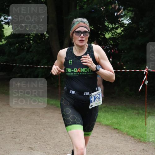 21.06.2025 - 27. Vierlanden-Triathlon Lena Gebhardt http://msf.ph/oto/7998621 15.06.2025 13:57:05 Laufen 3, 3, 20 meine-sportfotos.de