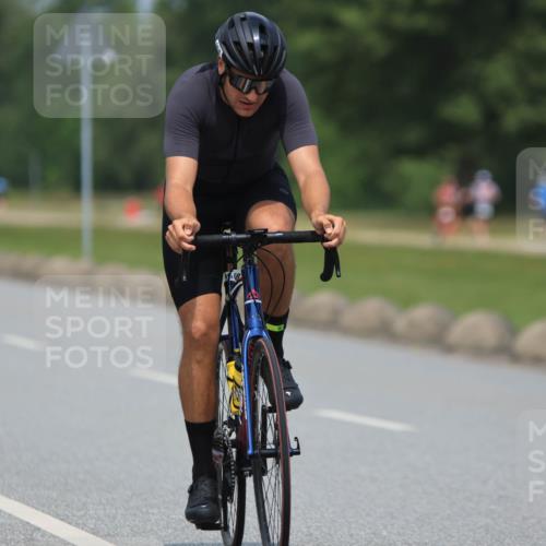 21.06.2025 - 27. Vierlanden-Triathlon H.Heesch http://msf.ph/oto/7998626 15.06.2025 12:29:18 Radfahren 684, 958 meine-sportfotos.de