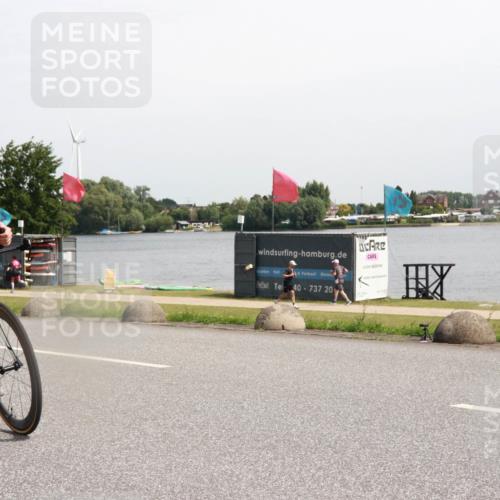 21.06.2025 - 27. Vierlanden-Triathlon H.Heesch http://msf.ph/oto/7998638 15.06.2025 11:37:22 Radfahren 741 meine-sportfotos.de