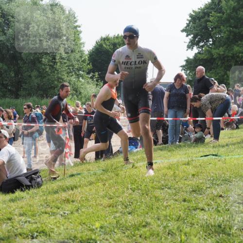 15.06.2025 - 27. Vierlanden-Triathlon KatJ http://msf.ph/oto/7998650 15.06.2025 09:56:10 Schwimmen 268, 277, 285, 310, 312, 315, 349, 357 meine-sportfotos.de