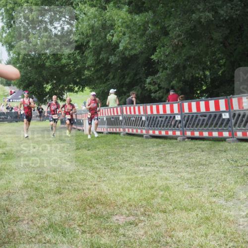 21.06.2025 - 27. Vierlanden-Triathlon KatJ http://msf.ph/oto/7998651 15.06.2025 12:53:11 Ziel 732, 989, 991, 992, 993 meine-sportfotos.de