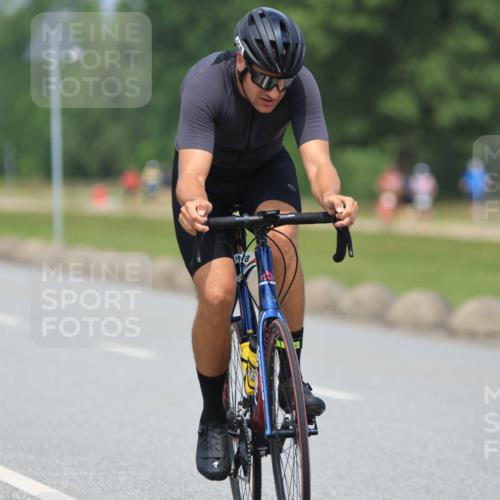 21.06.2025 - 27. Vierlanden-Triathlon H.Heesch http://msf.ph/oto/7998652 15.06.2025 12:29:18 Radfahren 684, 958 meine-sportfotos.de