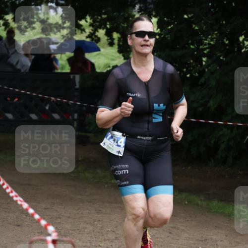 21.06.2025 - 27. Vierlanden-Triathlon Lena Gebhardt http://msf.ph/oto/7998654 15.06.2025 13:57:25 Laufen 202, 24 meine-sportfotos.de