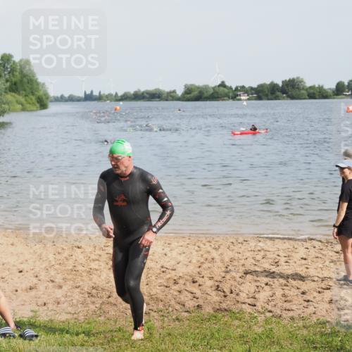 21.06.2025 - 27. Vierlanden-Triathlon MichiJ http://msf.ph/oto/7998673 15.06.2026 10:02:43 Schwimmen 397, 405 meine-sportfotos.de