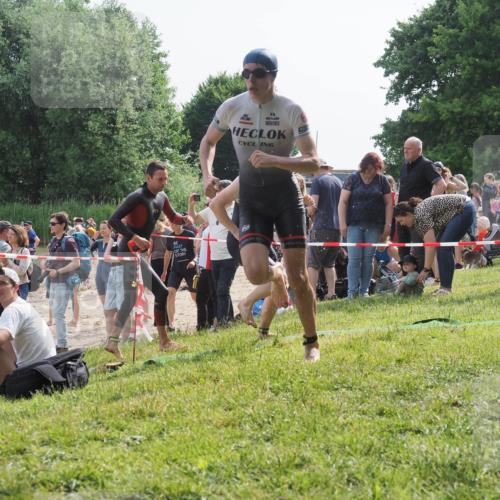 15.06.2025 - 27. Vierlanden-Triathlon KatJ http://msf.ph/oto/7998678 15.06.2025 09:56:11 Schwimmen 268, 277, 285, 310, 312, 315, 349, 357 meine-sportfotos.de