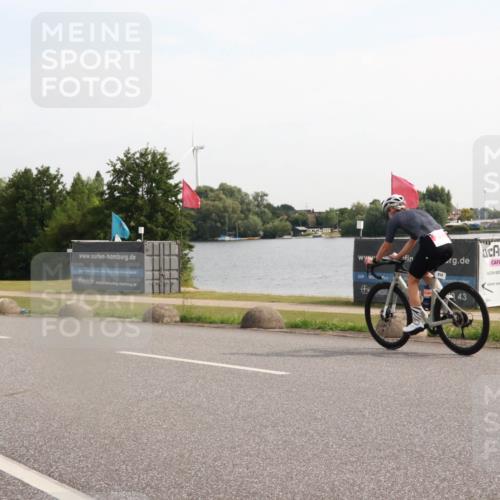 15.06.2025 - 27. Vierlanden-Triathlon H.Heesch http://msf.ph/oto/7998686 15.06.2025 09:53:22 Radfahren 212, 222 meine-sportfotos.de