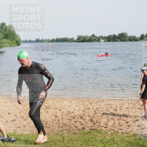 21.06.2025 - 27. Vierlanden-Triathlon MichiJ http://msf.ph/oto/7998698 15.06.2026 10:02:44 Schwimmen 397, 405 meine-sportfotos.de