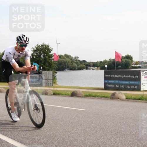 15.06.2025 - 27. Vierlanden-Triathlon H.Heesch http://msf.ph/oto/7998701 15.06.2025 09:53:51 Radfahren 135, 138 meine-sportfotos.de