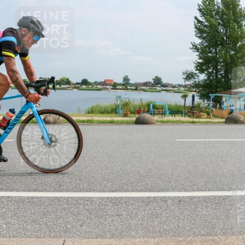 21.06.2025 - 27. Vierlanden-Triathlon H.Heesch http://msf.ph/oto/7998705 15.06.2025 12:31:35 Radfahren 779 meine-sportfotos.de