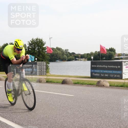 15.06.2025 - 27. Vierlanden-Triathlon H.Heesch http://msf.ph/oto/7998706 15.06.2025 09:53:58 Radfahren 99, 100, 135 meine-sportfotos.de