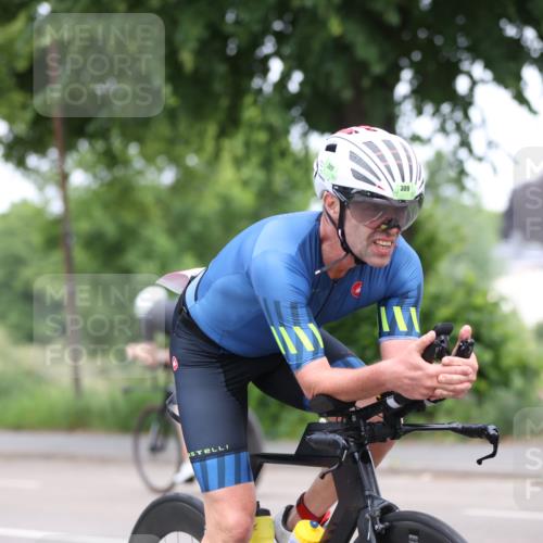 15.06.2025 - 7 Türme Triathlon Yannick Fuchs http://msf.ph/oto/7998707 15.06.2025 12:19:57 Radfahren 309, 414 meine-sportfotos.de