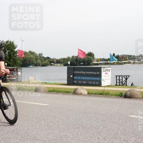 21.06.2025 - 27. Vierlanden-Triathlon H.Heesch http://msf.ph/oto/7998711 15.06.2025 11:37:40 Radfahren 90, 727 meine-sportfotos.de