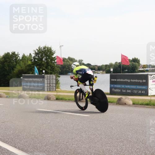 15.06.2025 - 27. Vierlanden-Triathlon H.Heesch http://msf.ph/oto/7998716 15.06.2025 09:54:20 Radfahren 64, 94 meine-sportfotos.de