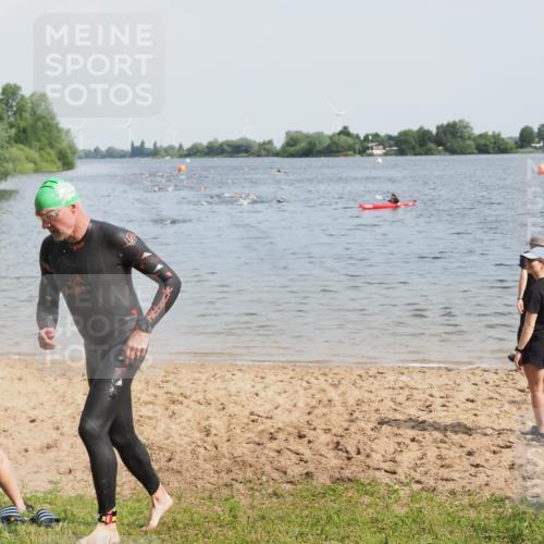 21.06.2025 - 27. Vierlanden-Triathlon MichiJ http://msf.ph/oto/7998717 15.06.2026 10:02:44 Schwimmen 397, 405 meine-sportfotos.de