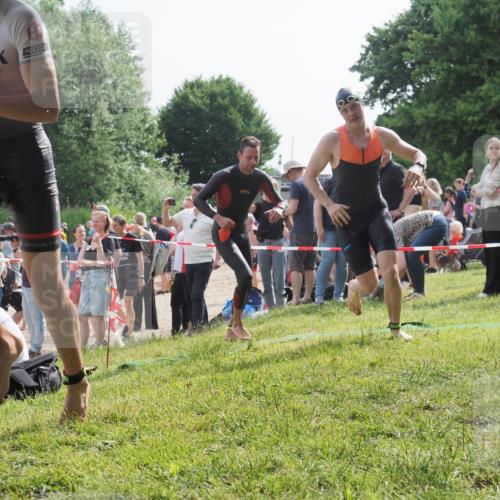 15.06.2025 - 27. Vierlanden-Triathlon KatJ http://msf.ph/oto/7998720 15.06.2025 09:56:11 Schwimmen 268, 277, 285, 310, 312, 315, 349, 357 meine-sportfotos.de