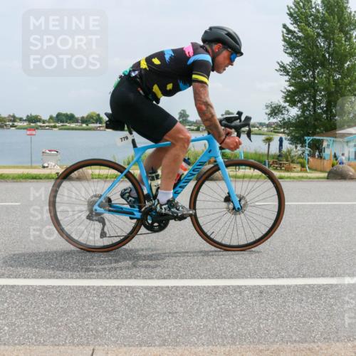 21.06.2025 - 27. Vierlanden-Triathlon H.Heesch http://msf.ph/oto/7998726 15.06.2025 12:31:35 Radfahren 779 meine-sportfotos.de
