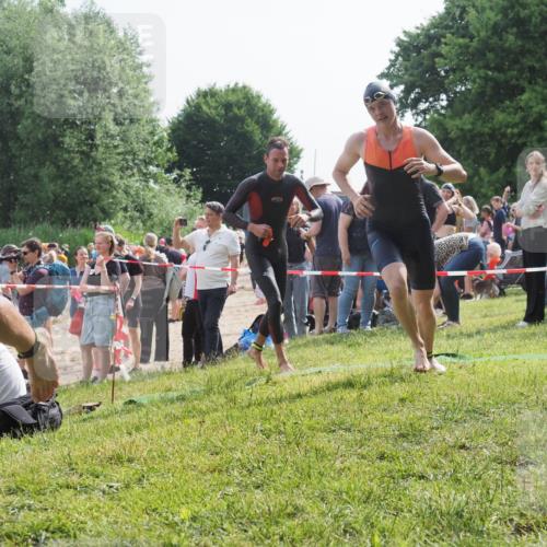 15.06.2025 - 27. Vierlanden-Triathlon KatJ http://msf.ph/oto/7998729 15.06.2025 09:56:11 Schwimmen 268, 277, 285, 310, 312, 315, 349, 357 meine-sportfotos.de