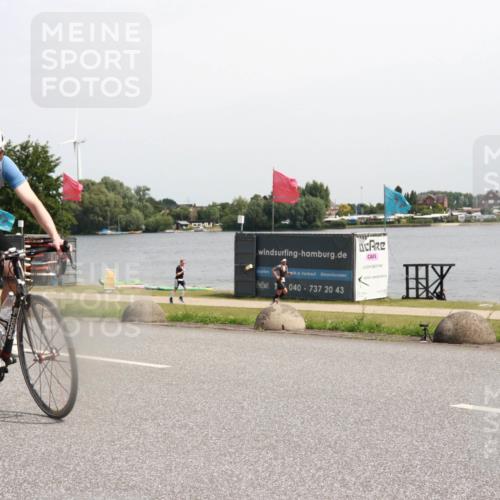 21.06.2025 - 27. Vierlanden-Triathlon H.Heesch http://msf.ph/oto/7998731 15.06.2025 11:37:47 Radfahren 683 meine-sportfotos.de
