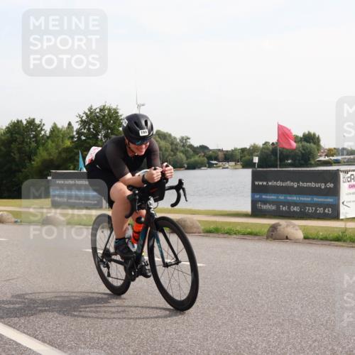 15.06.2025 - 27. Vierlanden-Triathlon H.Heesch http://msf.ph/oto/7998734 15.06.2025 09:54:31 Radfahren 43, 49, 73, 122, 128, 199 meine-sportfotos.de