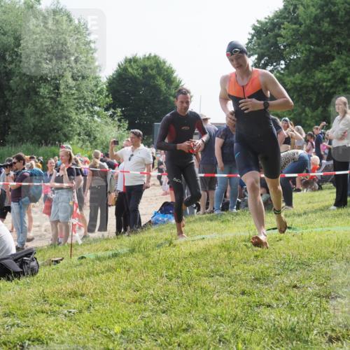 15.06.2025 - 27. Vierlanden-Triathlon KatJ http://msf.ph/oto/7998735 15.06.2025 09:56:12 Schwimmen 268, 277, 285, 312, 315, 349, 357 meine-sportfotos.de