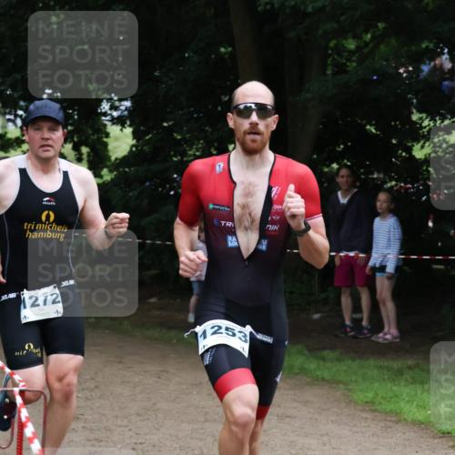 21.06.2025 - 27. Vierlanden-Triathlon Lena Gebhardt http://msf.ph/oto/7998741 15.06.2025 13:57:49 Laufen 1272, 1253 meine-sportfotos.de