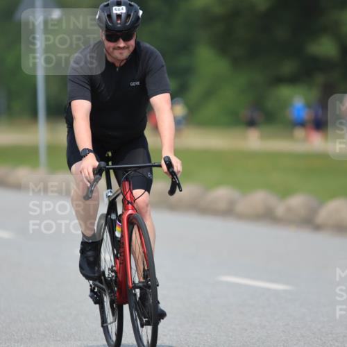 21.06.2025 - 27. Vierlanden-Triathlon H.Heesch http://msf.ph/oto/7998742 15.06.2025 12:29:23 Radfahren 684 meine-sportfotos.de