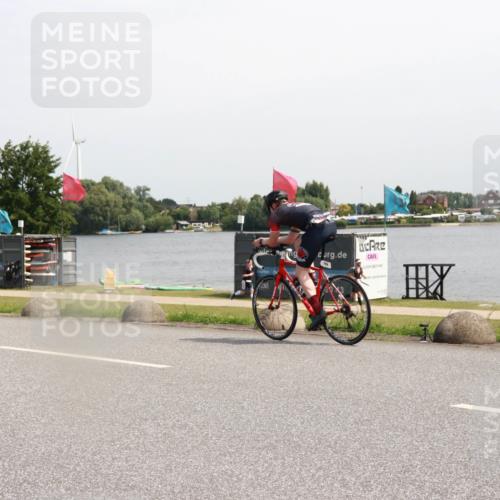 21.06.2025 - 27. Vierlanden-Triathlon H.Heesch http://msf.ph/oto/7998752 15.06.2025 11:37:47 Radfahren 683 meine-sportfotos.de
