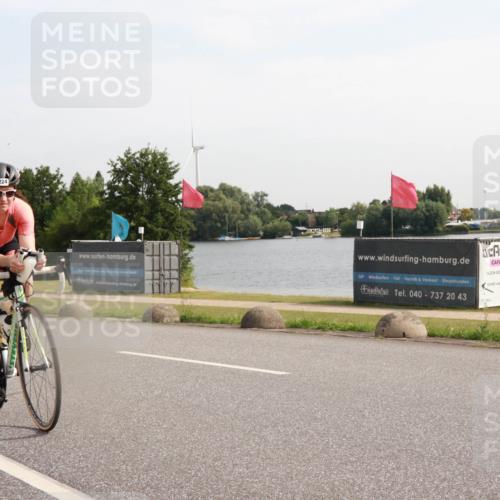 15.06.2025 - 27. Vierlanden-Triathlon H.Heesch http://msf.ph/oto/7998766 15.06.2025 09:55:18 Radfahren 104, 219, 224 meine-sportfotos.de