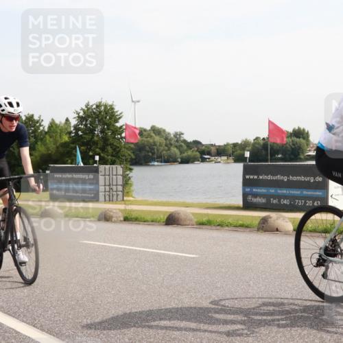 15.06.2025 - 27. Vierlanden-Triathlon H.Heesch http://msf.ph/oto/7998776 15.06.2025 09:55:44 Radfahren 2, 58, 237 meine-sportfotos.de