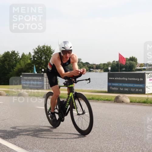 15.06.2025 - 27. Vierlanden-Triathlon H.Heesch http://msf.ph/oto/7998796 15.06.2025 09:56:09 Radfahren 11, 12, 59, 191, 250 meine-sportfotos.de
