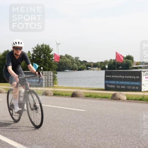 15.06.2025 - 27. Vierlanden-Triathlon H.Heesch http://msf.ph/oto/7998820 15.06.2025 09:56:30 Radfahren 218 meine-sportfotos.de