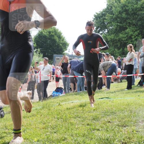 15.06.2025 - 27. Vierlanden-Triathlon KatJ http://msf.ph/oto/7998827 15.06.2025 09:56:13 Schwimmen 268, 277, 285, 314, 315, 349, 357 meine-sportfotos.de