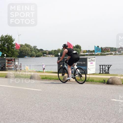 21.06.2025 - 27. Vierlanden-Triathlon H.Heesch http://msf.ph/oto/7998833 15.06.2025 11:38:02 Radfahren 215, 854 meine-sportfotos.de