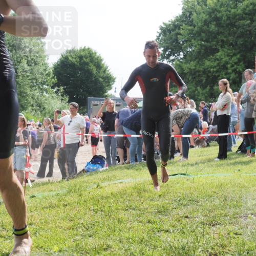 15.06.2025 - 27. Vierlanden-Triathlon KatJ http://msf.ph/oto/7998838 15.06.2025 09:56:13 Schwimmen 268, 277, 285, 314, 315, 349, 357 meine-sportfotos.de