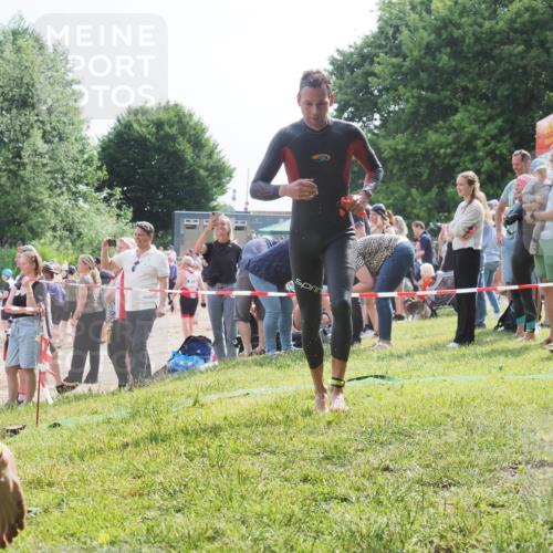 15.06.2025 - 27. Vierlanden-Triathlon KatJ http://msf.ph/oto/7998848 15.06.2025 09:56:13 Schwimmen 268, 277, 285, 314, 315, 349, 357 meine-sportfotos.de