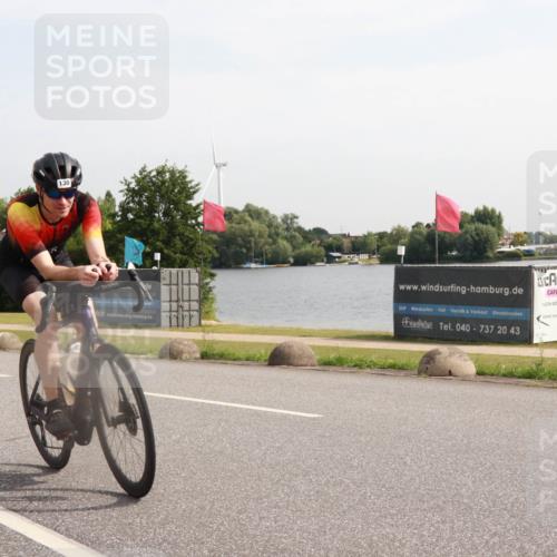 15.06.2025 - 27. Vierlanden-Triathlon H.Heesch http://msf.ph/oto/7998849 15.06.2025 09:57:23 Radfahren 130, 145 meine-sportfotos.de