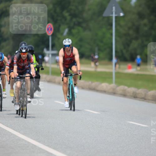 21.06.2025 - 27. Vierlanden-Triathlon H.Heesch http://msf.ph/oto/7998863 15.06.2025 12:29:40 Radfahren 937, 951, 989, 990, 991, 992, 993 meine-sportfotos.de
