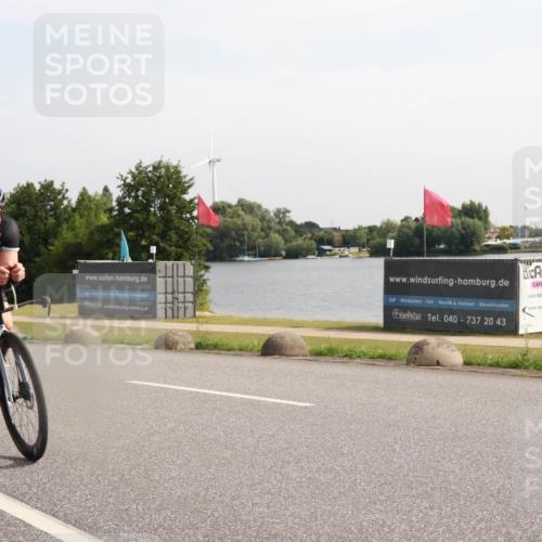 15.06.2025 - 27. Vierlanden-Triathlon H.Heesch http://msf.ph/oto/7998867 15.06.2025 09:57:58 Radfahren 121, 129 meine-sportfotos.de