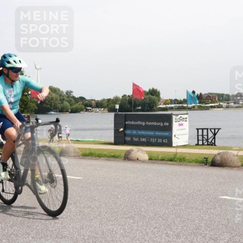 21.06.2025 - 27. Vierlanden-Triathlon H.Heesch http://msf.ph/oto/7998873 15.06.2025 11:38:02 Radfahren 215, 854 meine-sportfotos.de