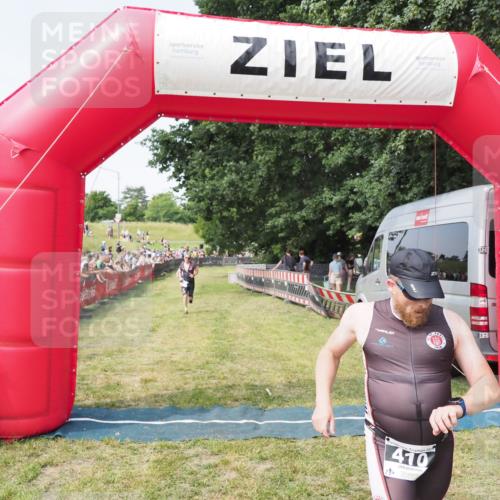 21.06.2025 - 27. Vierlanden-Triathlon MichiJ http://msf.ph/oto/7998886 15.06.2026 11:22:04 Ziel 315, 396, 406, 410, 439 meine-sportfotos.de