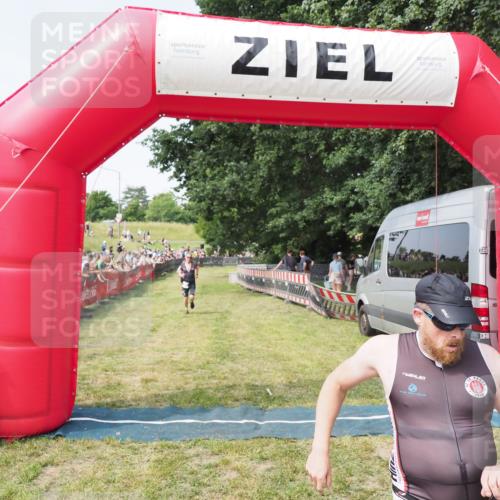 21.06.2025 - 27. Vierlanden-Triathlon MichiJ http://msf.ph/oto/7998899 15.06.2026 11:22:04 Ziel 315, 396, 406, 410, 439 meine-sportfotos.de