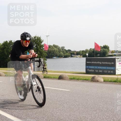 15.06.2025 - 27. Vierlanden-Triathlon H.Heesch http://msf.ph/oto/7998917 15.06.2025 09:59:03 Radfahren 147, 205 meine-sportfotos.de
