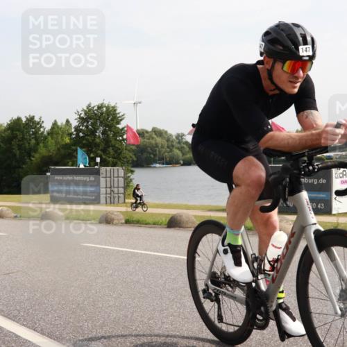 15.06.2025 - 27. Vierlanden-Triathlon H.Heesch http://msf.ph/oto/7998932 15.06.2025 09:59:03 Radfahren 147, 205 meine-sportfotos.de